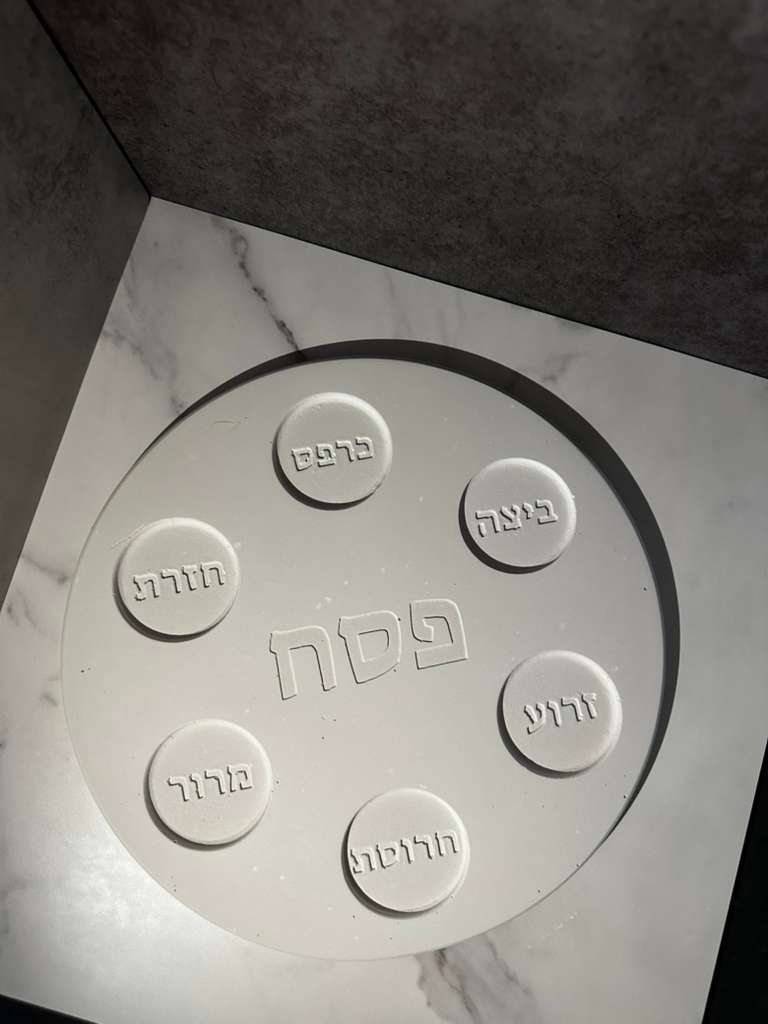 Concrete seder plate